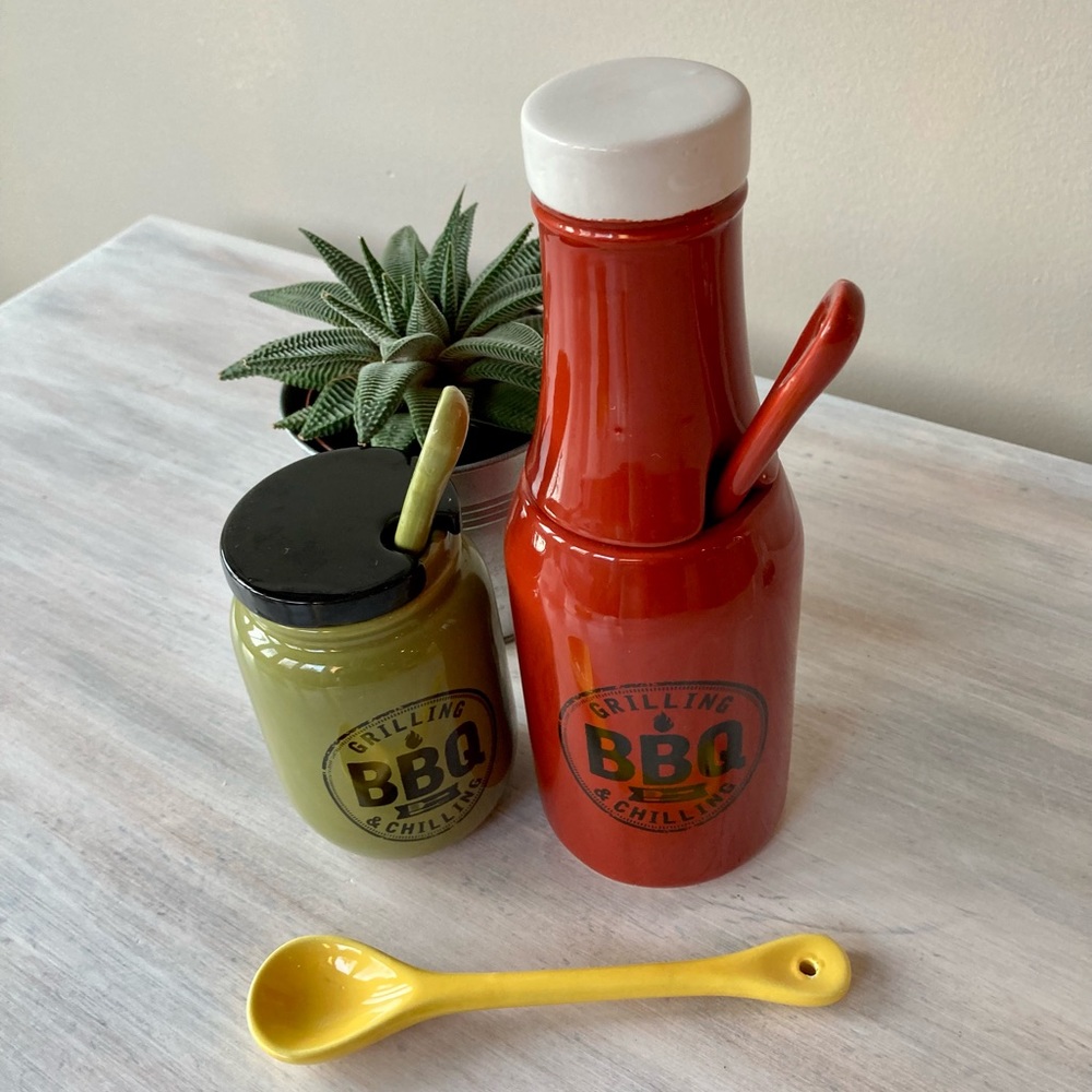 NWOT Hamburger & Ketchup Condiment Set.